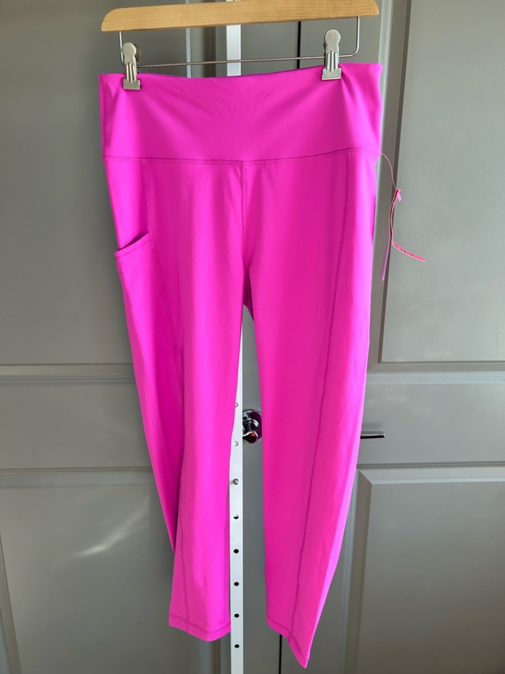Lilly Pulitzer Luxletic Weekender High Rise Leggings Pink NWT Size L #89 - Picture 3 of 13
